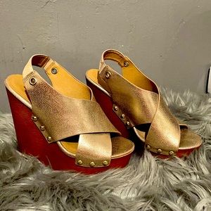 Gold wedges